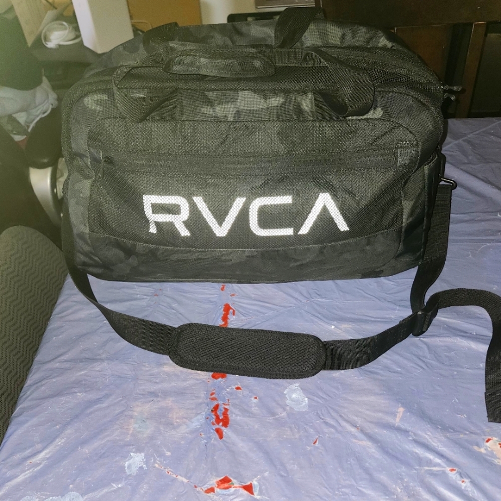 COPY - LIKE NEW AUTHENTIC R.V.C A. VA GYM/ DUFFEL BAG.